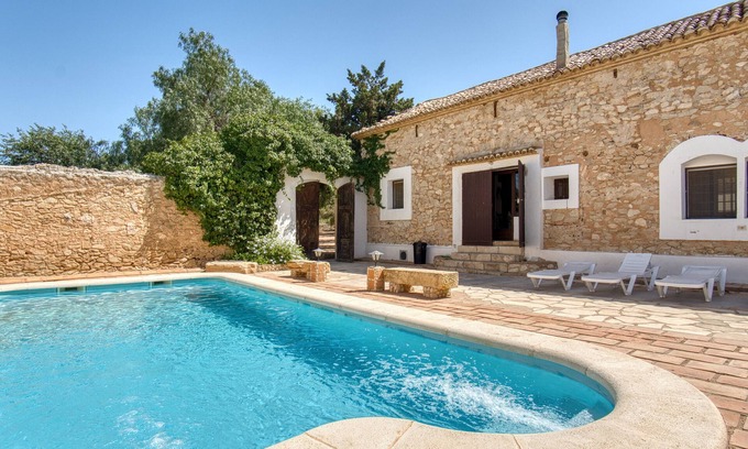 Monovar Maison | Maison de campagne "Madara" avec vue sur la montagne, piscine privée et Wi-Fi