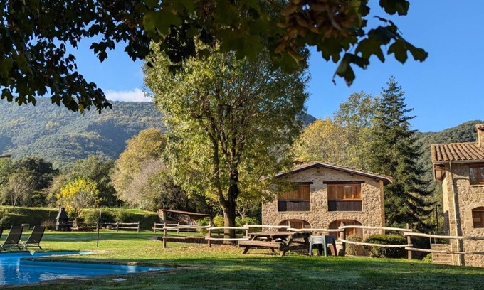 Santa Pau Maison | Country House 'Mas El Carrer - Baixos' with Mountain View, Shared Pool and Wi-Fi
