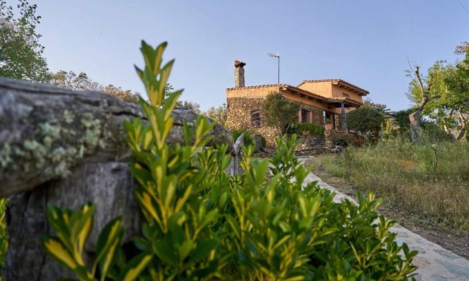Fuenteheridos Maison | Maison de campagne "Navalgatos" avec vue sur les montagnes, piscine privée et terrasse privée