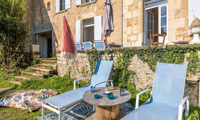 Champdeniers Maison | Country House 'Val D'egray' with Private Terrace, Private Garden and Wi-Fi