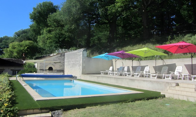 Mondion Maison | Country House 'Vallon' with Shared Pool, Private Terrace and Wi-Fi