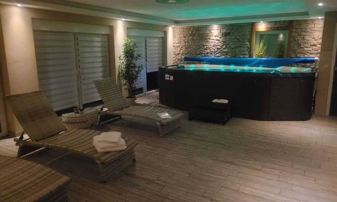 Weinsheim Maison | Country house villa Weinsheim, up to 20 pers. - wellness, sauna, whirlpool, Eifel/Prüm