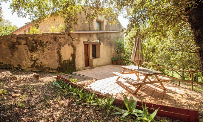 Beuda Cottage | Masía con capacidad para 14 personas con un gran jardín, piscina, barbacoa, etc.