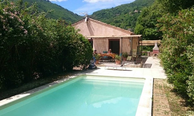 Mars Maison | Maison de campagne avec piscine privée. 4 personnes. Ideal pour les randonnées.