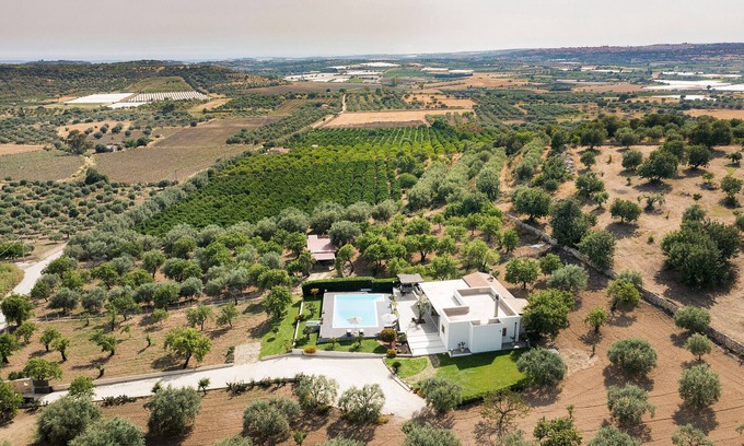 Casale Modica Villa | Country house with private pool in Noto, Sicily