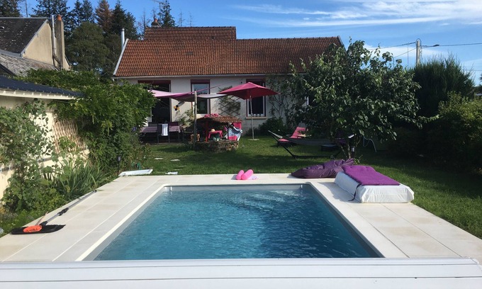 Eguzon-Chantome Maison | Country house with swimming pool 2 bedrooms (one in the garden!)