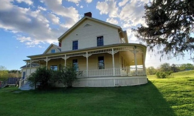 Nassau Autre | Modern Victorian - 2.5hrs from NYC - 100acres - Nature- Country living