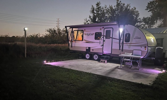 Fort Meade Maison | Country Living RV in a Small Town Setting