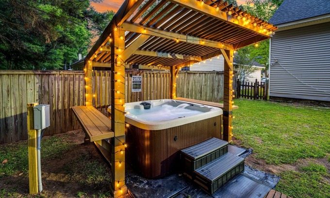 North Charleston Maison | Country Oasis w/ Game Rm, Mins from DWTN & Airport