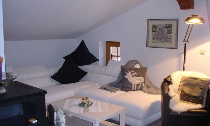 Hochkrimml Appartement | Country-style apartment with mountain views and proximity to the lift in the Zil