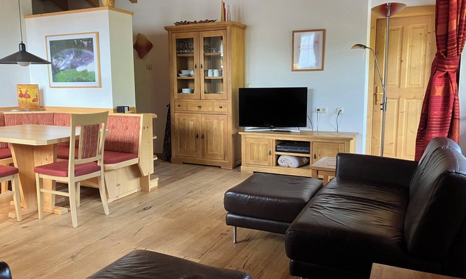 Hochkrimml Appartement | Country-style apartment with mountain views and proximity to the lift in the Zil
