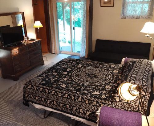 Athens Maison | Country suite with bath and laundry