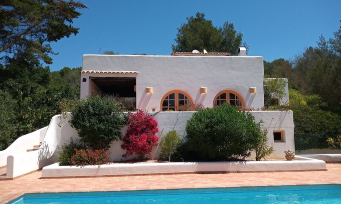 Santa Eulalia del Rio Villa | Villa parfaite pour famille, avec piscine privée, propriété clôturée, lieu calme
