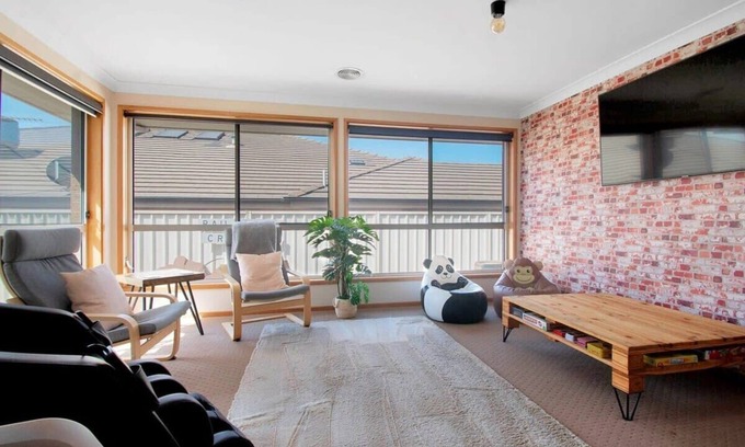 Estella Maison | Country Views - Firepit, Ideal Family Retreat