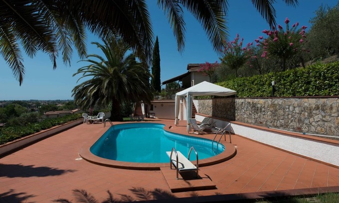 Camaiore Villa | Villa de campagne près de la mer avec piscine