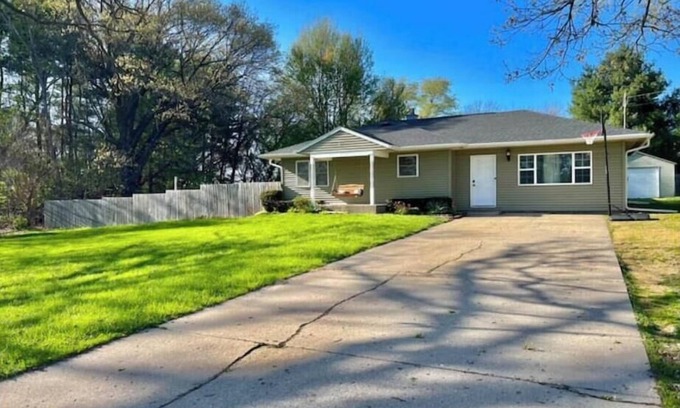 Dixon Maison | Countryside Charm : 3BR, 2BA + 1 Acre Of Land