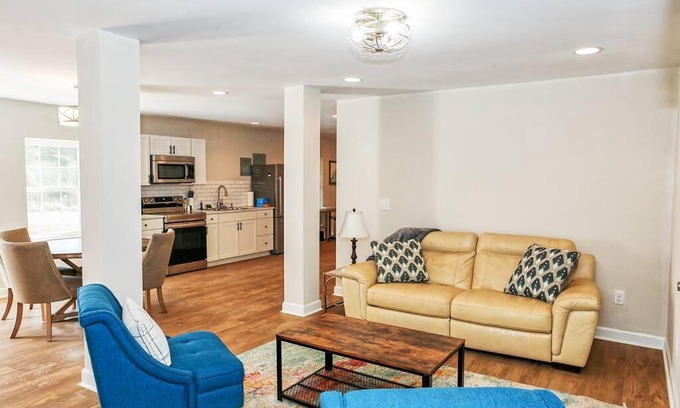 Boger City Maison | Countryside Lodge with Open Floorplan
