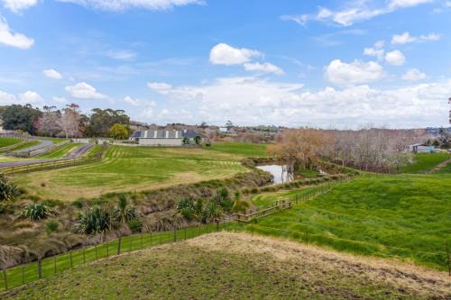 Whitford Maison | Countryside Retreat with On-site Horse Experiences