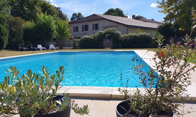 Chaunac Cottage | A la campagne gîte pour 5 personnes piscine chauffée