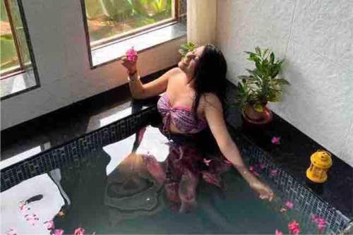 Kolad Maison | Couple Friendly Abode Jungle Bathtub