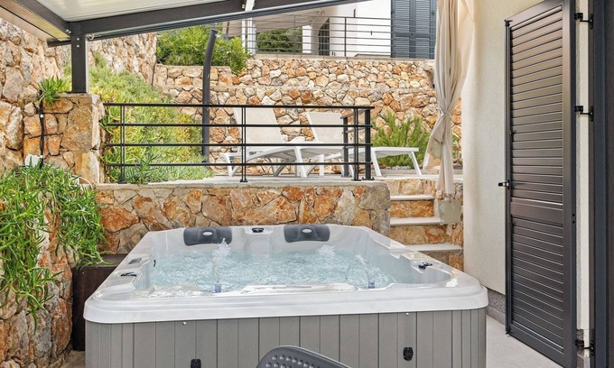 Cres Appartement | Couple's Vacation with Jacuzzi - Crepsa Paradise