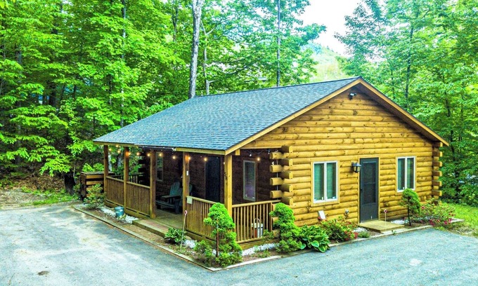 Intervale Cabine | Couples Adventure Getaway Log Cabin in the White Mountain!