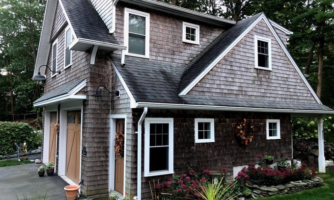 York Harbor Maison | Couples Getaway In The Heart Of The Harbor