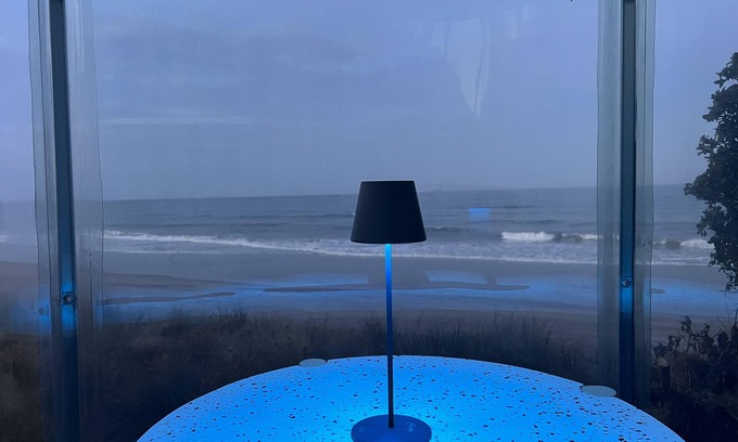 Pukehina Appartement | Couples retreat: Beachfront Seaglass Dome + apartment