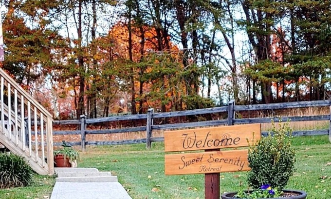 Ingles Maison | Couples retreat located near the New River Trail and river