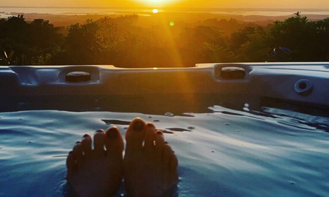 Aongatete Appartement | Couples Retreat with spectacular views and spa.
