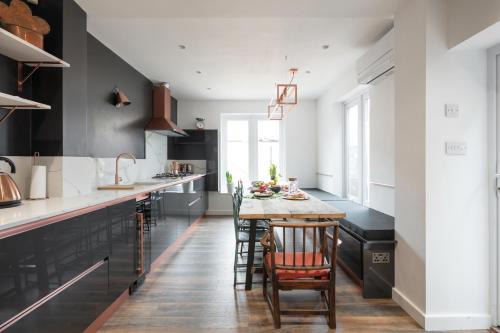 Haringey Appartement | Courcy Road - 7 bedroom - sleeps up to 22