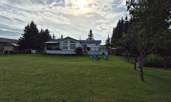 Parkland Beach Maison | Course Side Acreage Get Away, Apple Trees, Wildlife, Lake Views, Fire pit