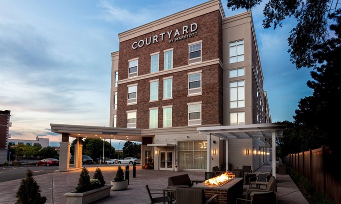 East Avenue Hôtel | Courtyard by Marriott Rochester Downtown