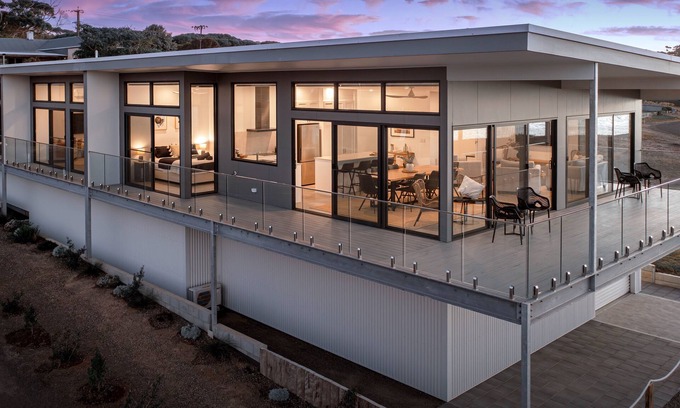 Penneshaw Appartement | Cove Landing Marina Apartments 02 & 03 Sleeps up to Eight (8) guests