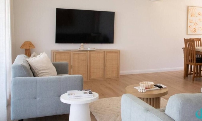 Caves Beach Maison | Cove on Caves - Minutes from the Beach
