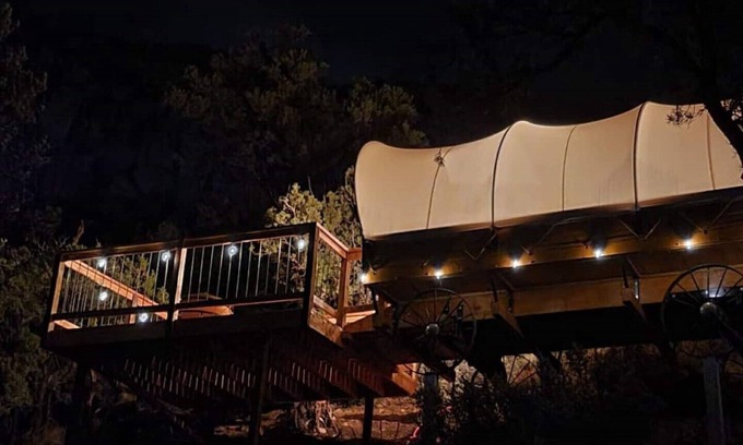 Hildale Maison | Covered Wagon with A/C at Zion View Camping
