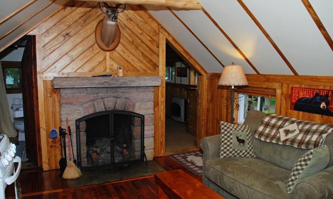 Eagle Bay Cabine | Covewood Lodge