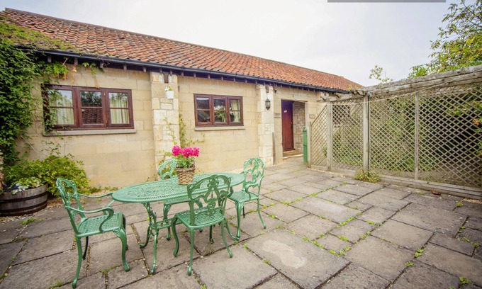 Bradford-on-Avon Cottage | Two Bedroomed-Cottage-Supérieure-Salle de bain privée séparée-Vue sur la camp...