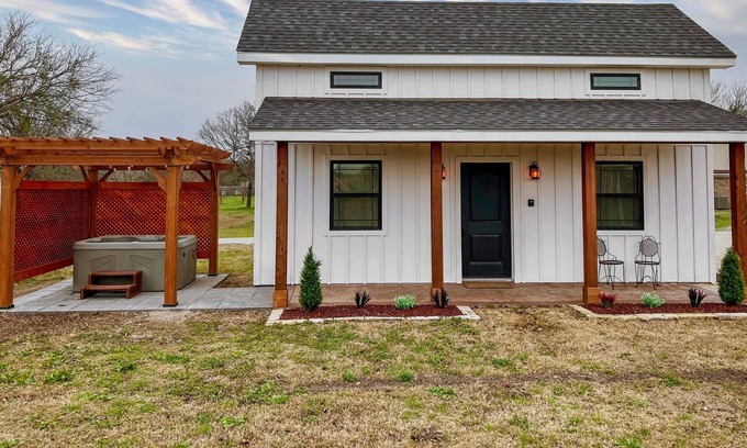 Waco Cabine | Cowbell Cabin With Hot Tub 15min to Downtown