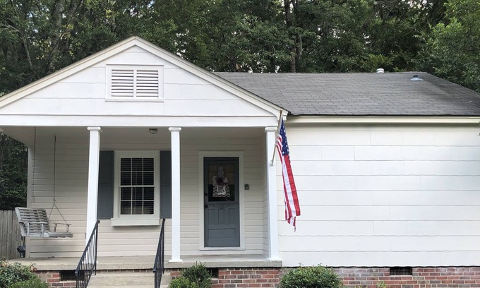 Starkville Cottage | Cottage Cowbell, 2 BR, Centre-ville, à proximité du campus, Marche pour Campus