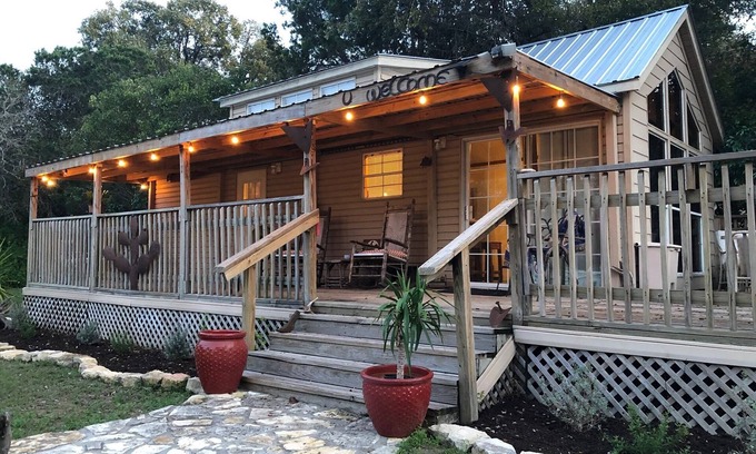 Pedernales Bend Cabine | COWBOY CABIN with Lake Views - perfect for a weekend getaway