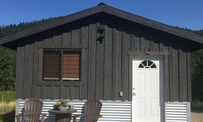 Heron Cabine | Cowboy Camp Cabin! Cadre rustique de vacances avec des commodités urbaines!