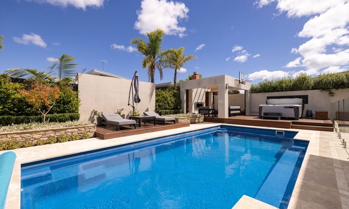 Cowes Maison | Maison moderne de 5 chambres avec piscine extérieure chauffée à l'énergie solaire
