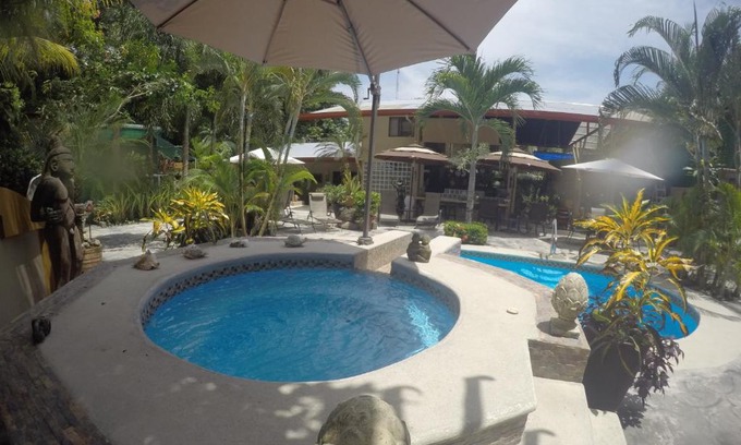 El Cerro Lit Et Petit-Déjeuner | Coyaba Tropical Elegant Adult Guesthouse