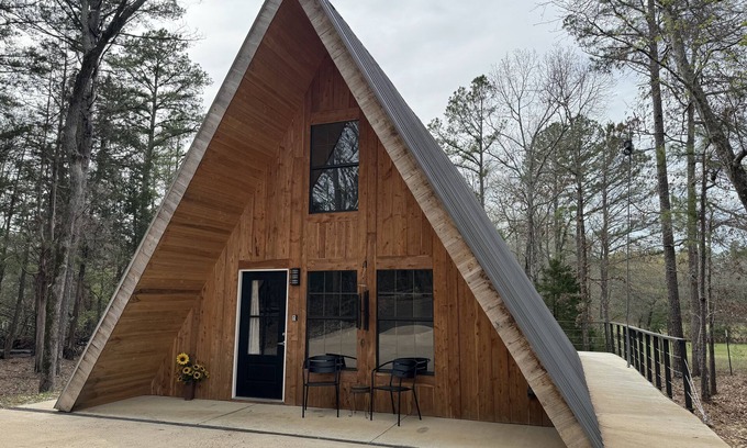 Lindale Cabine | Coyote Creek A-Frame Cabin with Firepit, Nature Trail, Games, Outside Activities