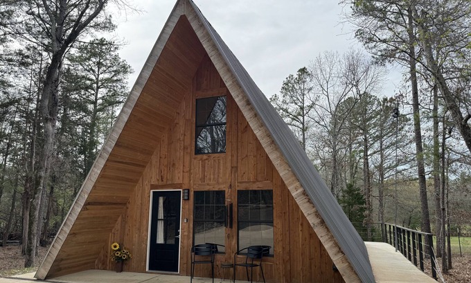 Lindale Cabine | Coyote Creek A-Frame Cabin w/ fire pit and nature trail.