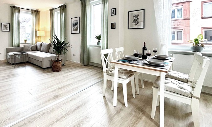 Kaiserslautern Appartement | COZEE - Spacious Apartment With Netflix