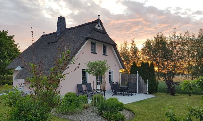 Rakow Maison | Coziness under thatch, fireplace, sun terrace