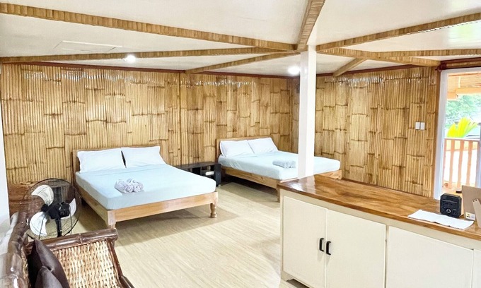 Catarman Maison | Cozy 1-Bamboo bedroom house with Starlink Wifi and AC