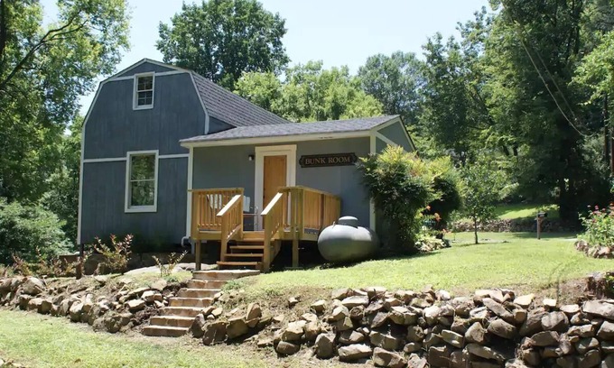 St. Elmo Improvement League Appartement | Rocky Ledge Bunkroom